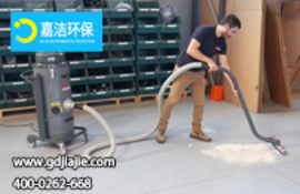如何給工作中的工業(yè)吸塵器降溫？